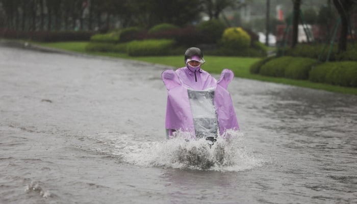 Typhoon Noul nears southern China, prompting high alerts, rail and air services halted