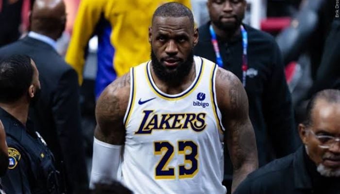 LeBron James signs deal with Philadelphia 76ers for final NBA chapter