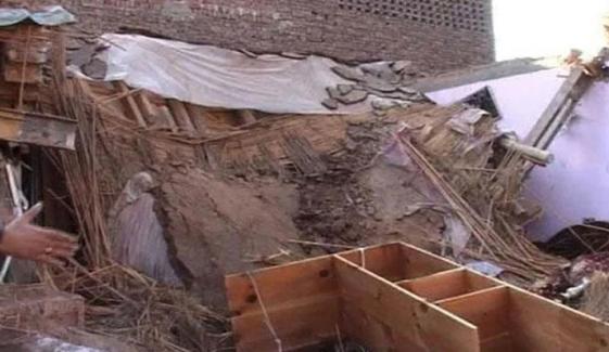 لاہور: گڑھی شاہو میں مکان کی چھت گر گئی، 3 افراد جاں بحق
