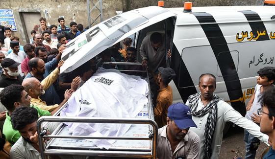 لاہور میں آج بھی موسلا دھار بارش، چھتیں گرنے سے 3 افراد جاں بحق، 8 زخمی 