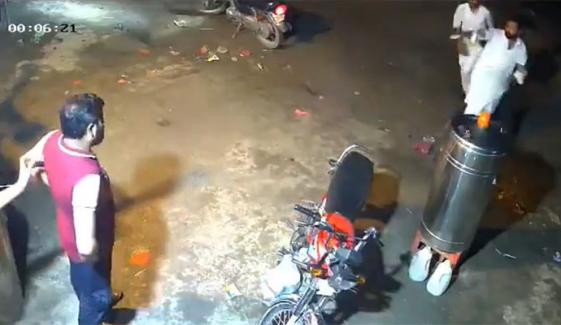 لاہور: جوس کی رقم مانگنے پر ملزمان نے فوڈ پوائنٹ عملے پر فائرنگ کردی