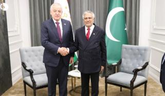 اسحاق ڈار کی تاجک وزیرِ خارجہ سے ملاقات، علاقائی امن کے فروغ پر اتفاق