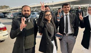 متنازع ٹوئٹس کیس: ایمان مزاری اور ہادی چٹھہ کی سزا معطلی کی درخواستیں قابلِ سماعت قرار