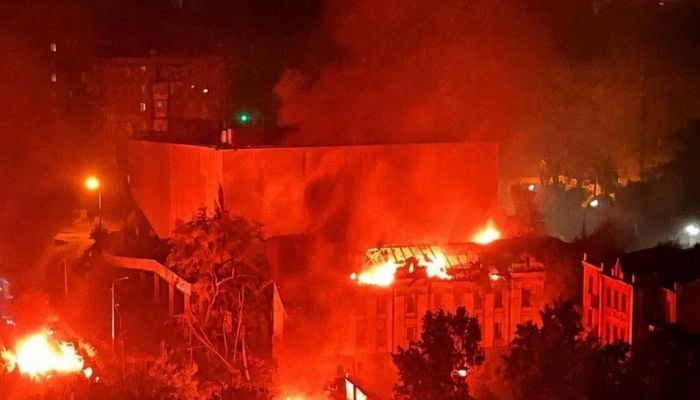 Heavy overnight Russian missile attack ignites fires across Kyiv