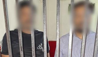لاہور: شہری سے رشوت لیتے ہوئے حاضر سروس اور ایک سابق پولیس اہلکار گرفتار