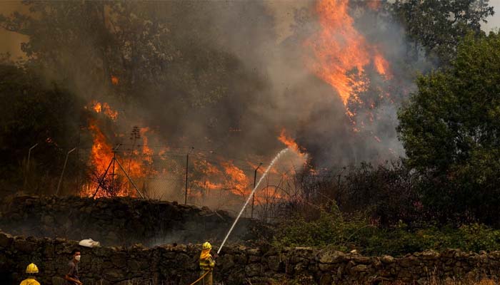 France faces ‘crucial’ 24 hours as wildfire nears Bordeaux amid heatwave warning