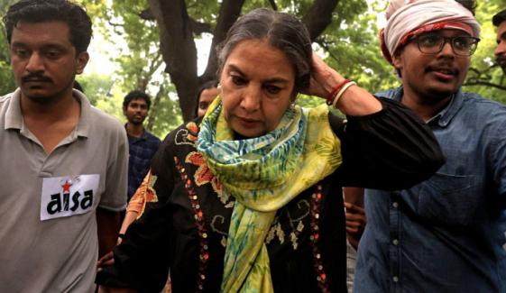 طلبہ احتجاج میں شرکت کے بعد شبانہ اعظمی سوائن فلو میں مبتلا