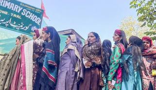 بھمبر میں پولنگ اسٹیشن پر تصادم، بیلٹ باکس نذرِ آتش، دوبارہ پولنگ کا فیصلہ بعد میں ہو گا