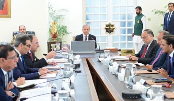 جدید ٹیکنالوجی سے سرکاری اداروں کی کارکردگی میں بہتری لائی جائے: وزیراعظم