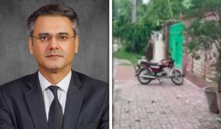 اٹارنی جنرل منصور اعوان کے گھر چھاپہ، ایس ایچ او سمیت 11 اہکاروں پر مقدمہ درج