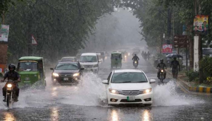 پنجاب کے مختلف علاقوں میں بارش، چھت گرنے سے 2 بچے جاں بحق