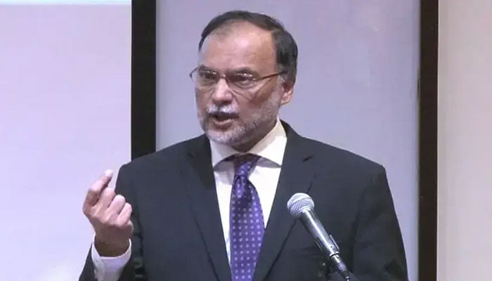 بلاول دھاندلی کا شور بند کر کے نتائج تسلیم کریں، احسن اقبال