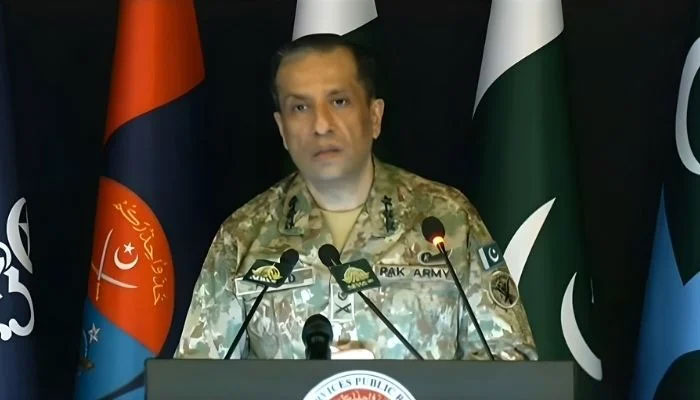 دہشت گردوں کو ہتھیار ڈالنے ہوں گے یا ہم انہیں ختم کردیں گے: ڈی جی آئی ایس پی آر