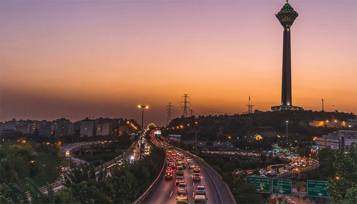 تہران کی ایک سڑک کا منظر۔