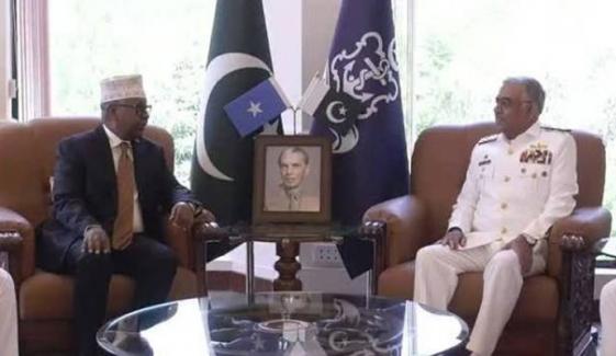 صومالی وزیر دفاع کا پاک بحریہ اور فضائیہ کے ہیڈ کوارٹرز کا دورہ