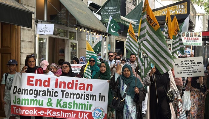 تحریک کشمیر برطانیہ کی جانب سے بھارتی ہائی کمیشن کے سامنے احتجاجی مظاہرہ
