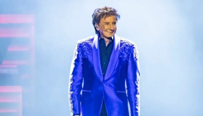 Barry Manilow scraps more concerts at last Minute as fans rally around singer