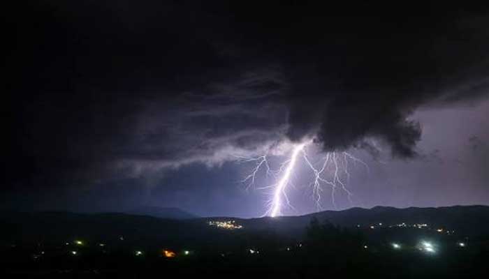 Mother, 2-year-old daughter killed by lightning strike during Florida storm