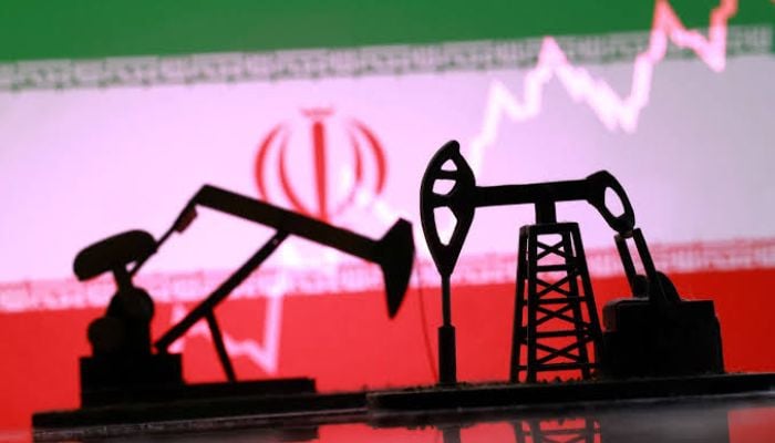 Oil prices drop 3% as U.S. shifts to economic pressure on Iran