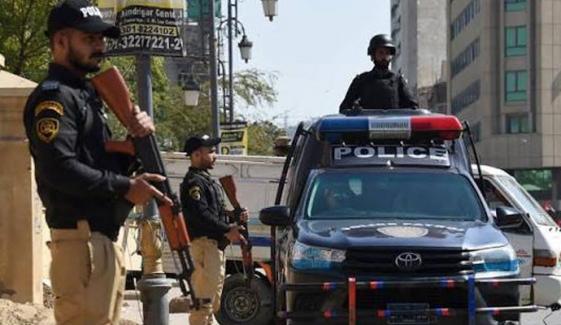 کراچی: بینک کے باہر شہری سے سوا 1 کروڑ روپے چھن گئے، مقدمہ درج کراچی: بینک کے باہر شہری سے سوا 1 کروڑ روپے چھن گئے، مقدمہ درج