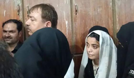منشیات و غیر قانونی اسلحہ کیس: انمول عرف پنکی اور عاقب کے پروڈکشن آرڈر جاری منشیات و غیر قانونی اسلحہ کیس: انمول عرف پنکی اور عاقب کے پروڈکشن آرڈر جاری