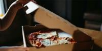 غلط پتوں پر سیکڑوں پیزا آرڈر کرنے والے کو جیل کی ہوا کھانا پڑ گئی