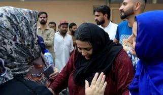 پمز اسپتال کے کسی ڈاکٹر کو کچھ نہیں ہوا، صرف بچے جلنے تھے، جاں بحق بچے کی ماں کی دہائی