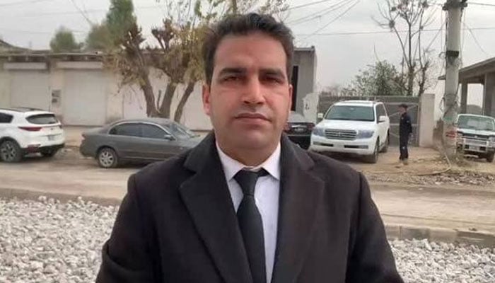 جیل حکام نے کوریئر کے ذریعے بانی پی ٹی آئی کی قانونی دستاویزات وصول کرنے سے انکار کیا، وکیل