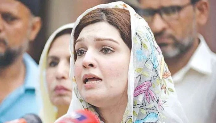 حریت رہنما یاسین ملک کی اہلیہ کا پمز چلڈرن وارڈ کے باہر دھرنا