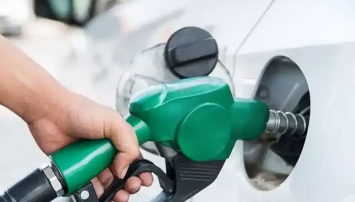 پیٹرول، ڈیزل کی قیمت میں کمی کا اعلان