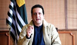 افتخار گیلانی آزاد کشمیر کے 17ویں وزیرِ اعظم منتخب ہو گئے