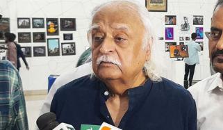 پولیس والے مجبوری میں نوکری کرتے ہیں، ان کی بھی حفاظت ہونی چاہیے، انور مقصود 