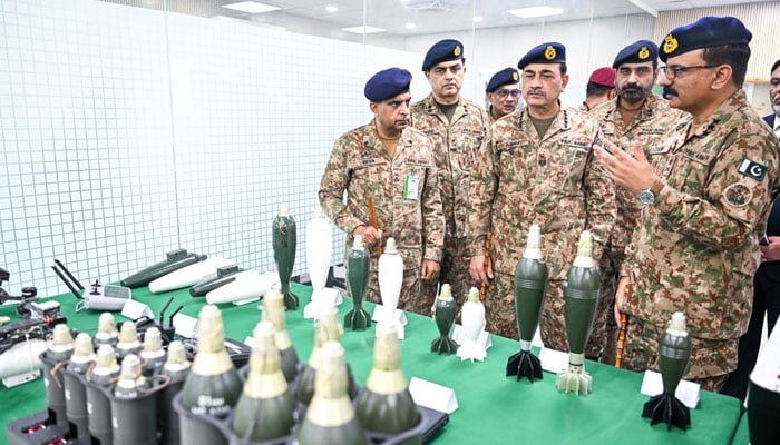 فیلڈ مارشل سید عاصم منیر کا دفاعی صنعتی کمپلیکس پی او ایف واہ کا دورہ