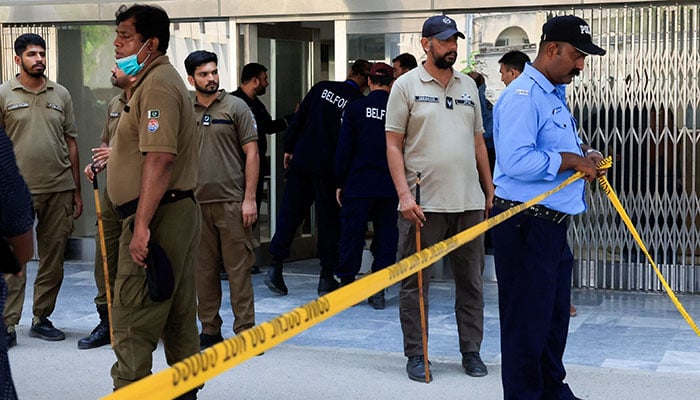 پمز سانحہ:  سی سی ٹی وی سے عملے کی بچوں کو بچانے کی کوششیں ثابت،  آگ لگنے کی حتمی وجہ تاحال معلوم نہ ہونے کا انکشاف