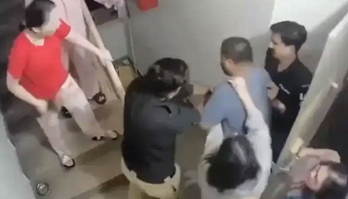 کراچی: ڈیفنس میں جھگڑا، ڈی آئی جی ساؤتھ نے فریقین کو طلب کرلیا