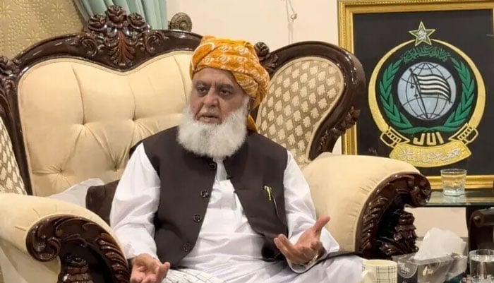 تم نے نئے صوبوں کی بات چھیڑی ہے، تیاری بھی ہے؟ مولانا فضل الرحمان