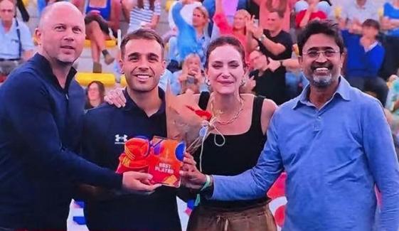 ہاکی ورلڈ کپ فائنل میں شہباز سینئر کو اعزاز پیش کیا گیا