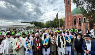 بریڈفورڈ میں میلاد النبی ﷺ کا عظیم الشان جلوس، سیکڑوں عاشقانِ رسول ﷺ کی شرکت