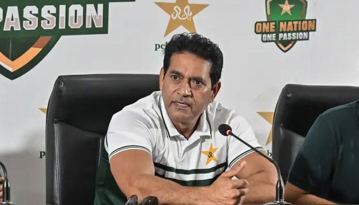 عاقب جاوید نے انگلینڈ کیخلاف ٹیسٹ سیریز میں شکست کی ذمہ داری بابر اور سرفراز پر ڈال دی