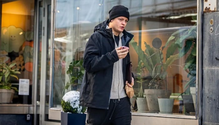 Marius Borg Høiby stands with Royal Family at King Haralds procession amid house arrest