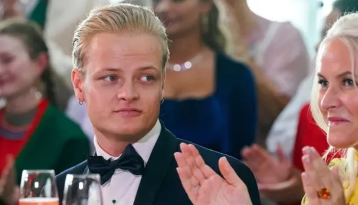 Marius Borg Høiby stands with Royal Family at King Haralds procession amid house arrest