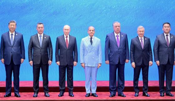 بشکیک: وزیرِ اعظم شہباز شریف کی عالمی رہنماؤں سے غیر رسمی ملاقاتیں