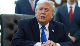 ہم ایرانیوں کو مزید سختی سے نشانہ بنائیں گے: امریکی صدر ڈونلڈ ٹرمپ