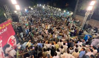 جماعت اسلامی نے پشاور میں گورنر ہاؤس کے سامنے دھرنا ختم کردیا