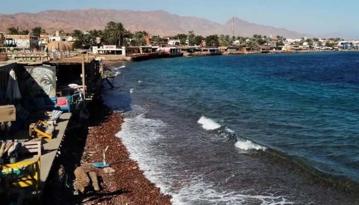 Egypts Red Sea coast bus crash kills at least 16 as health authorities respond