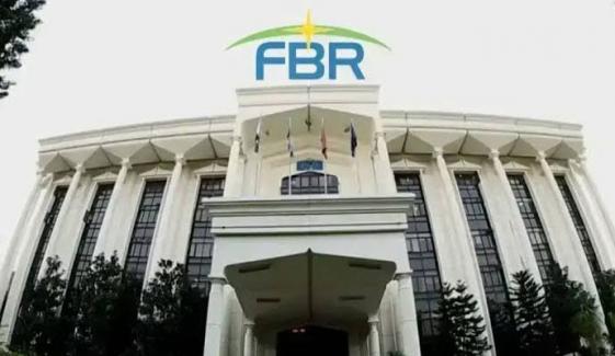 ایف بی آر کے 16 افسران کے پاس غیر ملکی شہریت یا گرین کارڈ ہونے کا انکشاف