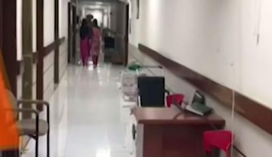 نجی اسپتال میں خاتون کی ڈیلیوری معاملہ: سندھ ہیلتھ کیئر کمیشن نے تحقیقات کا آغاز کر دیا