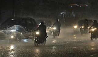 کراچی کے مختلف علاقوں میں بوندا باندی، موسم خوشگوار