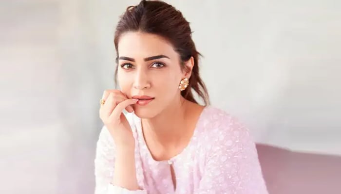 کریتی سینن—فائل فوٹو