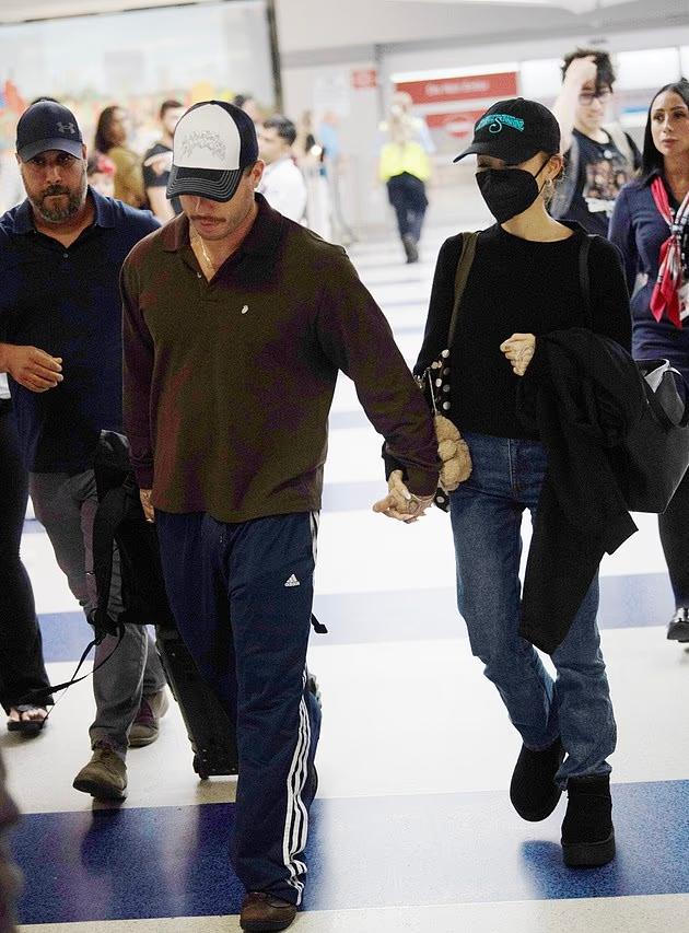 Ariana Grande, Ricky Alvarez make hand-in-hand appearance amid marriage buzz